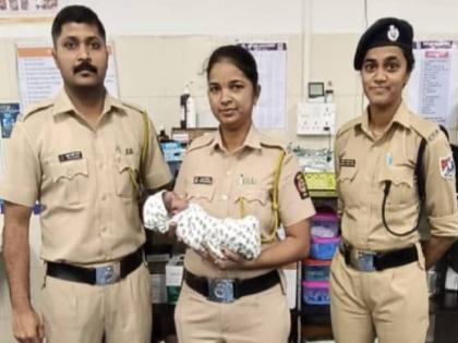 woman delivery in uran nerul local mumbai giving birth to girl child | धावत्या उरण - नेरुळ रेल्वेमध्ये उरणच्या महिलेच्या पुढाकाराने महिलांनी केली महिलेची प्रसूती; निकिता ठरल्या देवदूत