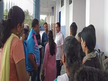 18 students expelled for non payment of fees UES English School in Uran | फी भरली नाही म्हणून १८ विद्यार्थ्यांना वर्गाबाहेर काढले, उरणच्या युईएस इंग्रजी शाळेतील प्रकार 