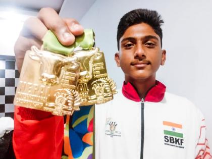 Rising Youth Swimmer Aryan's Brilliant Performance: 12 Gold Medals in Four Months | उदयोन्मुख युवा जलतरणपट्टू आर्यनची चमकदार कामगिरी: चार महिन्यात १२ सुवर्ण पदकांची कमाई