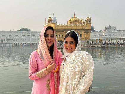 Urfi Javed took blessings from amritsar golden temple spotted in simple look | अटकेच्या प्रकरणानंतर उर्फी जावेद पोहोचली अमृतसरला, सुवर्ण मंदिराचं घेतलं दर्शन