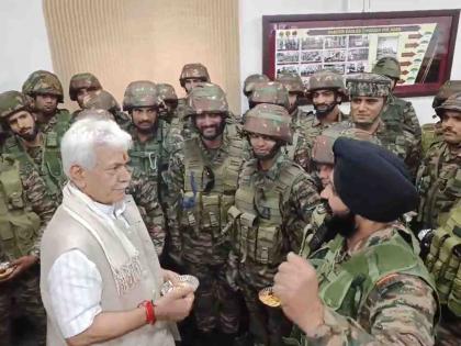 Indian Army Josh is High Pakistan will get befitting reply over cross border attacks Operation Sindoor JK Lieutenant Governor Manoj Sinha | "भारतीय सैन्याचा जोश... High! पाकिस्तानला तोडीस तोड उत्तर मिळेल"; उरी भेटीनंतर LGचे विधान Indian Army Josh is High Pakistan will get befitting reply over cross border attacks Operation Sindoor JK Lieutenant Governor Manoj Sinha | "भारतीय सैन्याचा जोश... High! पाकिस्तानला तोडीस तोड उत्तर मिळेल"; उरी भेटीनंतर LGचे विधान