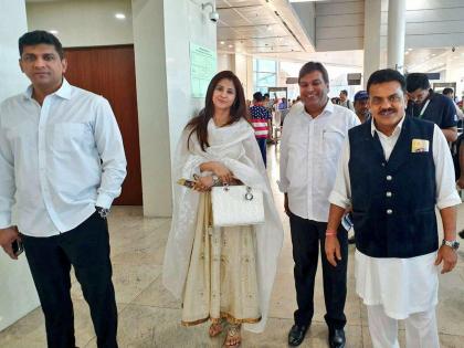 lok sabha elections 2019 urmila matondkar reach at new delhi congress | उर्मिला मातोंडकर दिल्लीत दाखल, थोड्याच वेळात काँग्रेस पक्षात प्रवेश करणार