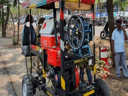 Adding modernity to the summer, the young man created a mobile juice house | ऐन उन्हाळ्यात आधुनिकतेची जोड देत तरुणाने साकारले मोबाईल रसवंतीगृह