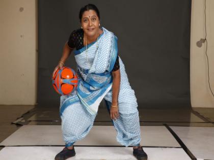 Usha Naik appears in the role of Monsoon Football | मान्सून फुटबॉल या चित्रपटात उषा नाईक दिसणार या भूमिकेत