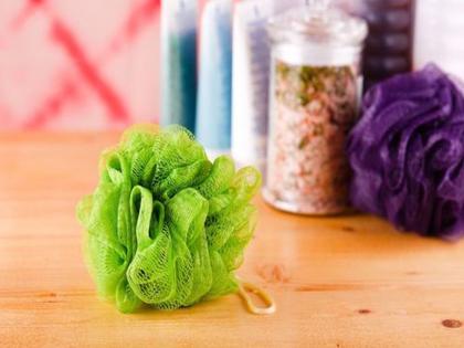 Why do not use loofah during bath know the reason | तुम्हीही आंघोळ करताना 'लोफह'चा वापर करताय?; वेळीच सावध व्हा