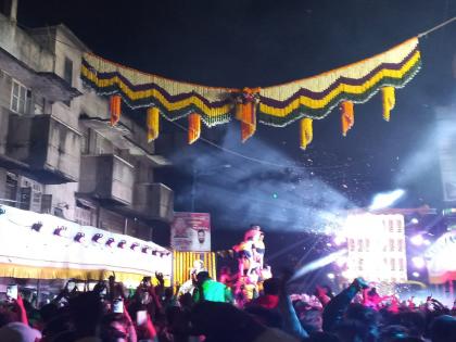 Widespread use of laser light in Pune's Dahihandi; Police action on only 4 circles | Pune Dahi Handi: पुण्याच्या दहीहंडीत लेझर लाईटचा सर्रास वापर; पोलीस कारवाई केवळ ४ मंडळांवर