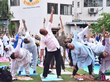 yoga day is celebrated in north mumbai | उत्तर मुंबईत ठिकठिकाणी योग दिन साजरा 