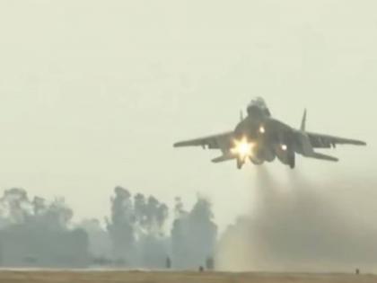 Fighter jets will take off from Ganga Expressway to respond to Pakistan; Landing drill successful: Historic milestone in country's defense preparedness | पाकला उत्तर देण्यासाठी गंगा एक्स्प्रेस-वेवरून झेपावतील लढाऊ विमाने; लँडिंग ड्रिल यशस्वी : देशाच्या संरक्षण तयारीत ऐतिहासिक टप्पा Fighter jets will take off from Ganga Expressway to respond to Pakistan; Landing drill successful: Historic milestone in country's defense preparedness | पाकला उत्तर देण्यासाठी गंगा एक्स्प्रेस-वेवरून झेपावतील लढाऊ विमाने; लँडिंग ड्रिल यशस्वी : देशाच्या संरक्षण तयारीत ऐतिहासिक टप्पा