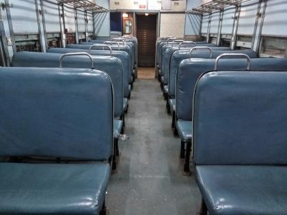 Uttar Pradesh BJP MP Rajveer Singh stopped the train and alerted the authorities due to mosquito bites in the Gomti Express  | ऐकावं ते नवलच! भाजपा खासदाराने मच्छर चावल्याने थांबवली ट्रेन; रेल्वे प्रशासनाला धरलं धारेवर