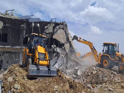 First, a house worth crores of rupees was demolished, now the administration will recover Rs 8 lakh 55 thousand from Chhangur Baba for the demolition cost | आधी कोट्यवधी रुपयांचे घर पाडले, आता प्रशासन छांगूर बाबाकडून पाडण्याचा खर्च ८ लाख ५५ हजार रुपये वसूल करणार First, a house worth crores of rupees was demolished, now the administration will recover Rs 8 lakh 55 thousand from Chhangur Baba for the demolition cost | आधी कोट्यवधी रुपयांचे घर पाडले, आता प्रशासन छांगूर बाबाकडून पाडण्याचा खर्च ८ लाख ५५ हजार रुपये वसूल करणार