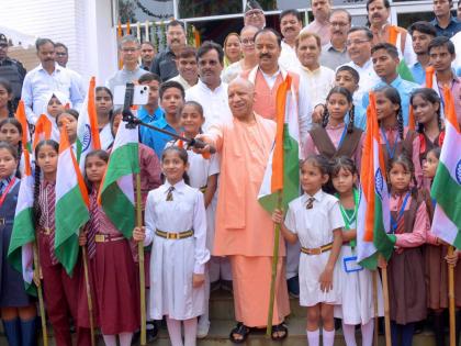 We will live for our homeland and die for it Chief Minister Yogi Adityanath appeals for patriotism | 'आम्ही स्वदेशासाठी जगू अन् देशासाठी मरू; मुख्यमंत्री योगी आदित्यनाथ यांनी देशभक्तीचे केले आवाहन