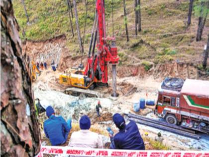 Uttarkashi Tunnel Accident: Drilling started from the mountain; 100 hour mission to escape | डोंगरावरून सुरू झाले ड्रिलिंग; सुटकेसाठी १०० तासांचे मिशन, पहिल्याच दिवशी १९.२ मीटर भाग खाेदण्यात यश