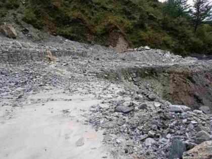 Heavy rains have disrupted life in many parts of the Himalayas | पावसामुळे बद्रिनाथ, केदारनाथ मार्ग ठप्प; ५,८०० यात्रेकरू जम्मूहून अमरनाथला रवाना