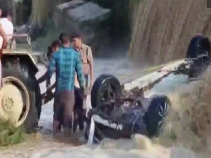 Big accident in Uttarakhand! A car full of tourists swept away in the river, killing 9 people | उत्तराखंडमध्ये मोठी दुर्घटना! पर्यटकांनी भरलेली कार नदीत वाहून गेली, 9 जणांचा मृत्यू