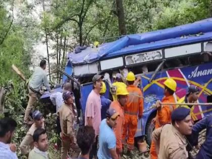 Uttarakhand, Uttarkashi: accident near Gangnani, 7 devotees killed, many injured as bus fell into valley | उत्तरकाशी: गंगनानीजवळ भीषण अपघात, बस दरीत कोसळून 7 भाविकांचा मृत्यू अनेक जखमी