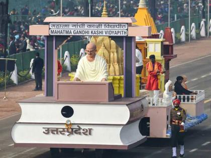 चित्ररथांमधून महात्मा गांधी यांना मानवंदना, बघा फोटो