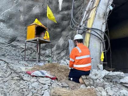 uttarkashi tunnel collapse One of the rods went sideways and the auger machine broke! the laborers are still trapped in the tunnel uttarkashi Uttarakhand | एक सळी आडवी आली आणि ऑगर मशीन बिघडली! संकटे कमी होईनात, मजुर अद्यापही बोगद्यात अडकलेलेच