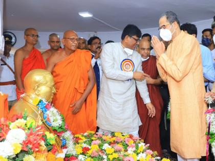 CM Uddhav Thackeray at Chaityabhumi in Dadar; Greetings to Dr. Babasaheb Ambedkar | उद्धव ठाकरे दादरमधील चैत्यभूमीवर; डॉ. बाबासाहेब आंबेडकर यांना केले अभिवादन