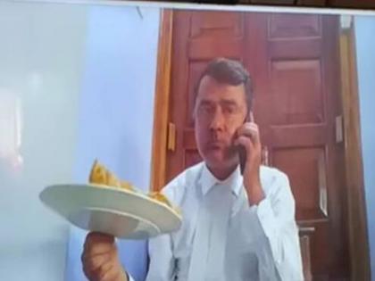 Funny viral video of a lawyer during virtual court session | बोंबला! ऑनलाईन सत्रातच सुरू राहिला वकिलाचा कॅमेरा; व्हिडीओ पाहताच सॅलिसिटर जनरल म्हणाले.....