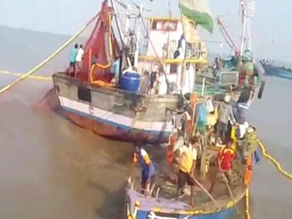 Fishermen are sitting on fishermen's beds; Fisherman in financial crisis | मच्छीमारांना बसत आहेत मत्स्य दुर्भिक्षाचे चटके; कोळीबांधव आर्थिक संकटात 