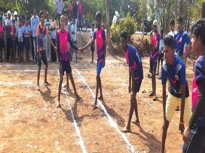 Sports Festival in Dadad cheers; Reception of Class X, XII, highly educated students | दादडे येथे क्रीडा महोत्सव उत्साहात; दहावी, बारावी, उच्चशिक्षित विद्यार्थ्यांचा सत्कार