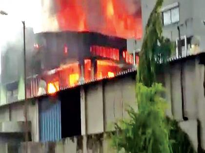 Vasai Plastics Company catches fire | वसईच्या प्लास्टिक कंपनीत भीषण आग