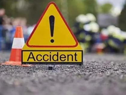 A young man riding a two-wheeler died in a truck collision on the Vadgaon flyover, two cars also collided | वडगाव उड्डाणपुलावर ट्रकच्या धडकेत दुचाकीवरील सहप्रवासी तरुणाचा मृत्यू, २ कारलाही धडक A young man riding a two-wheeler died in a truck collision on the Vadgaon flyover, two cars also collided | वडगाव उड्डाणपुलावर ट्रकच्या धडकेत दुचाकीवरील सहप्रवासी तरुणाचा मृत्यू, २ कारलाही धडक