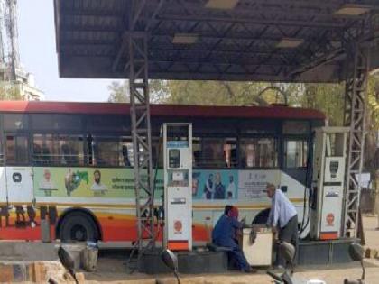 Finally, fuel supply to ST buses at the corporation's petrol pump | अखेर एसटी बसेसला महामंडळाच्या पेट्रोल पंपावर इंधन पुरवठा