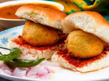 Vada Pav, Jhunka Bhakri and Puranpolicha Bet, reserved 150 rooms of the hotel | वडापाव, झुणका भाकरी आणि पुरणपोळीचा बेत, हॉटेलच्या १५० खोल्या आरक्षित