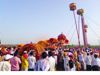 Visit to Goddess Wadapur; Palakhi Palkhi gift ceremony with the devotees | वडापूर प्रभूलिंग देवाची यात्रा; भाविकांच्या साक्षीने रंगला पालखी भेट सोहळा