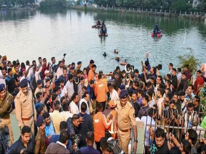 16 dead including 14 students as boat capsizes, travels without life jackets | बोट उलटून १४ विद्यार्थ्यांसह १६ जणांचा मृत्यू, लाइफ जॅकेटशिवाय प्रवास