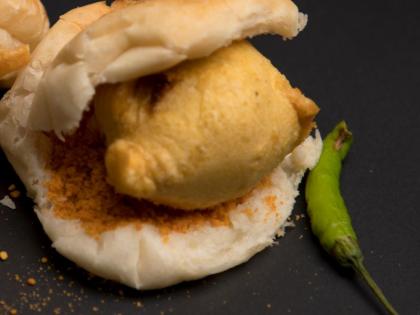 World Vada Pav Day 2021: ज्याला साऱ्या दुनियेत भाव, तो मुंबईचा वडापाव! आता वडापाव ग्लोबल होतोय!