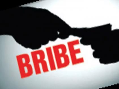 Extension officer of Khatav-Vaduj Panchayat Samiti arrested while accepting a bribe of Rs 5000 to get the installments of Pradhan Mantri Awas Yojana approved | Satara: प्रधानमंत्री आवास योजनेचे हप्ते मंजुरीसाठी पाच हजारांची लाच, विस्तार अधिकारी अटकेत Extension officer of Khatav-Vaduj Panchayat Samiti arrested while accepting a bribe of Rs 5000 to get the installments of Pradhan Mantri Awas Yojana approved | Satara: प्रधानमंत्री आवास योजनेचे हप्ते मंजुरीसाठी पाच हजारांची लाच, विस्तार अधिकारी अटकेत
