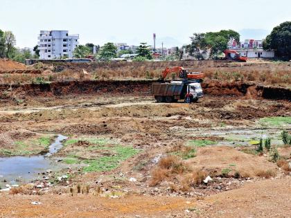 Cleanliness of Mud lake through public participation | लोकसहभागातून वडवली तलावाची स्वच्छता