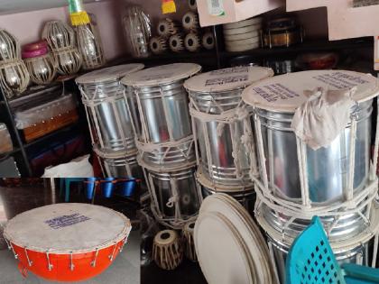 The sound of musical instruments from Miraj will resonate in Maharashtra, Karnataka, and Goa; Dhol, Tasha are in great demand due to Ganeshotsav | महाराष्ट्र, कर्नाटक, गोव्यात घुमणार मिरजेतील वाद्यांचा आवाज; गणेशोत्सवामुळे ढोल, ताशाला मोठी मागणी The sound of musical instruments from Miraj will resonate in Maharashtra, Karnataka, and Goa; Dhol, Tasha are in great demand due to Ganeshotsav | महाराष्ट्र, कर्नाटक, गोव्यात घुमणार मिरजेतील वाद्यांचा आवाज; गणेशोत्सवामुळे ढोल, ताशाला मोठी मागणी