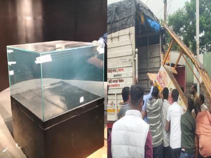 The tigers from which Chhatrapati Shivaji Maharaj took out Afzal Khan's Kothala will be kept in the museum in Satara, Special precautions from district administration | लंडनहून लवकरच वाघनखे साताऱ्यात येणार; जिल्हा प्रशासनाकडून विशेष खबरदारी, संग्रहालय परिसरातील हातगाड्या हटवल्या