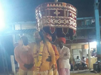 The throne of the sugar emperors shall be shaken, The saffron flag shall reign; Predictions of Krishnat Donne at Waghapur in Kolhapur | Kolhapur: साखर सम्राटांची खुर्ची डळमळीत राहील, भगवा झेंडा राज्य करील; वाघापुरात कृष्णात डोणे यांची भाकणूक