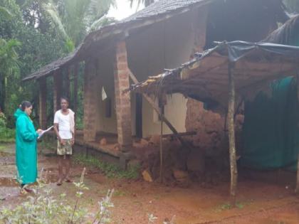 Damage due to collapse of house wall at Wafoli in Sawantwadi taluka | सिंधुदुर्ग: संततधार पावसाचा फटका; वाफोलीत भिंत कोसळली, सुदैवाने अनर्थ टळला