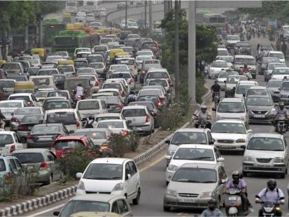 Mumbai: The Municipal Corporation will take action against the abandoned vehicles that become obstructions | Mumbai: अडगळ ठरणाऱ्या बेवारस वाहनांचा महापालिका लावणार निकाल