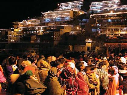 Order of Green Arbitration for Visiting 50,000 pilgrims daily at the Vaishno Devi Temple | वैष्णोदेवी मंदिरात रोज 50 हजार भाविकांनाच दर्शन, वाढत्या गर्दीमुळे हरित लवादाचा आदेश