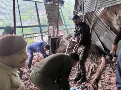 Landslide near Jammu and Kashmir Vaishno Devi: Death toll reaches 30 | वैष्णोदेवी भूस्खलनात आतापर्यंत ३० मृत्युची नोंद; बचावकार्य सुरू, मृतांची संख्या वाढण्याची शक्यता