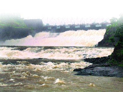 The central Vaitarna lake filled the brook | मध्य वैतरणा तलाव काठोकाठ भरला