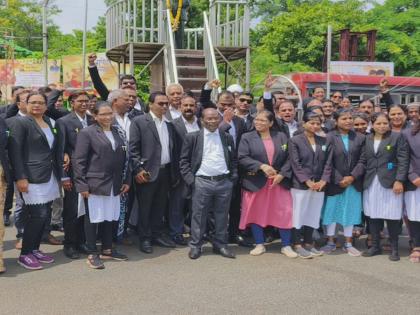 In the police station itself, there was a fight between the lawyer and the police, the lawyers took out a march | पोलिस ठाण्यातच वकील-पोलिसांत बाचाबाची, वकिलांंनी काढला मोर्चा