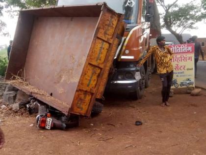 Break failure of container, triple accident near Wakare Fata kolhapur | मालवाहू कंटेनरचा ब्रेक फेल, वाकरे फाट्यानजीक तिहेरी अपघात; सुदैवाने जिवीतहानी नाही