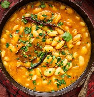 Konkan Food: कोकणातला पारंपरिक पदार्थ 'वालाची आमटी', तोंडाला पाणी सुटेल अशी चमचमीत भाजी