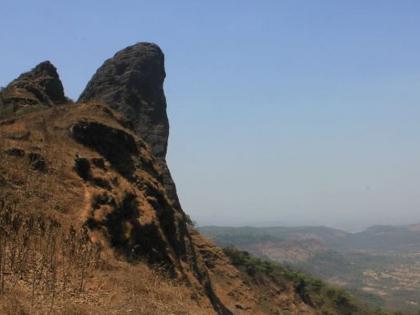 The feet fell into the deep valley, the death of the railway section engineer in lonavala | पाय घसरुन खोल दरीत पडला, रेल्वे सेक्शन इंजिनिअरचा मृत्यू 