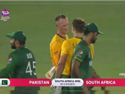 South Africa chase down 187 runs in the final ball of the innings with Van Der Dussen scored unbeaten 101against Pakistan | T20 World Cup, SA beat PAK : दक्षिण आफ्रिकेनं पाकिस्तानला आरसा दाखवला; शतकवीर Rassie van der Dussen पुरून उरला