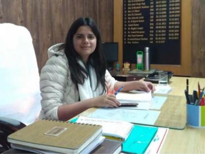 Vandana Singh Chauhan ias success story upsc exam preparation after 12th board exams | प्रेरणादायी! कुटुंबीयांचा शिक्षणाला विरोध, घरी राहून केली UPSC ची तयारी; झाली IAS अधिकारी