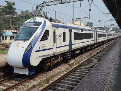 Pune news residents are relieved as the number of coaches of Vande Bharat has increased; more than four and a half lakh passengers have travelled | प्रवाशांसाठी गुड न्यूज; सोलापूर - मुंबईदरम्यान धावणाऱ्या‘वंदे भारत’चे डबे वाढवणार Pune news residents are relieved as the number of coaches of Vande Bharat has increased; more than four and a half lakh passengers have travelled | प्रवाशांसाठी गुड न्यूज; सोलापूर - मुंबईदरम्यान धावणाऱ्या‘वंदे भारत’चे डबे वाढवणार