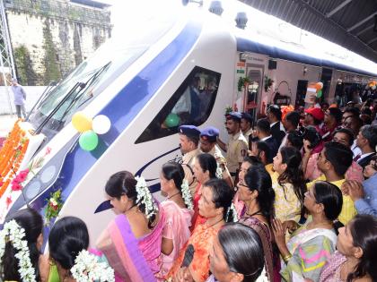 Vande Bharat Railway has been in service for Kolhapur for a month now beneficial for passengers coming from Pune | 'वंदे भारत'ला महिना पूर्ण, पुण्याहून कोल्हापूरला येणाऱ्या प्रवांशासाठी फायदेशीर